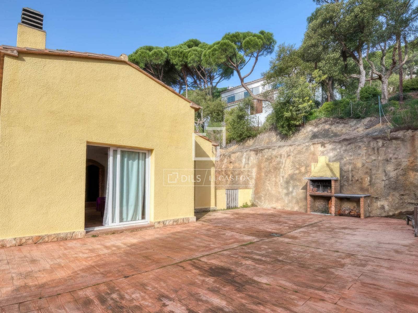 3 soveværelse Villa til salg i Sant Feliu de Guixols med swimmingpool garage - € 450.000 (Ref: 9593108)