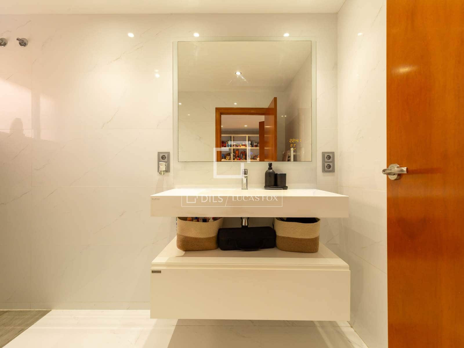 4 bedroom Apartment for sale in Sant Joan Despi with garage - € 780,000 (Ref: 9593109)