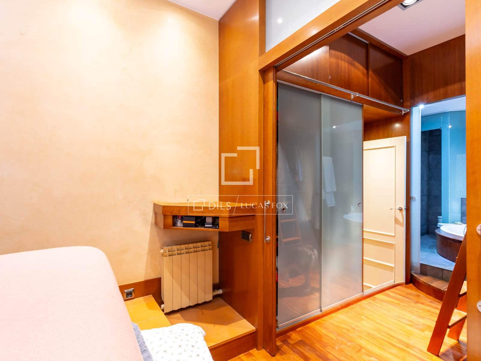 4 bedroom Apartment for sale in Sant Joan Despi with garage - € 780,000 (Ref: 9593109)