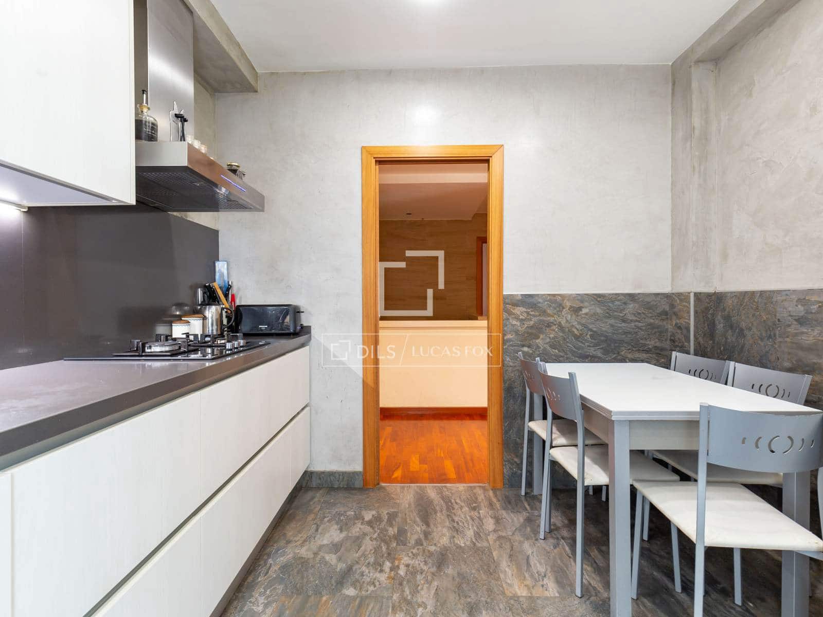 4 bedroom Apartment for sale in Sant Joan Despi with garage - € 780,000 (Ref: 9593109)