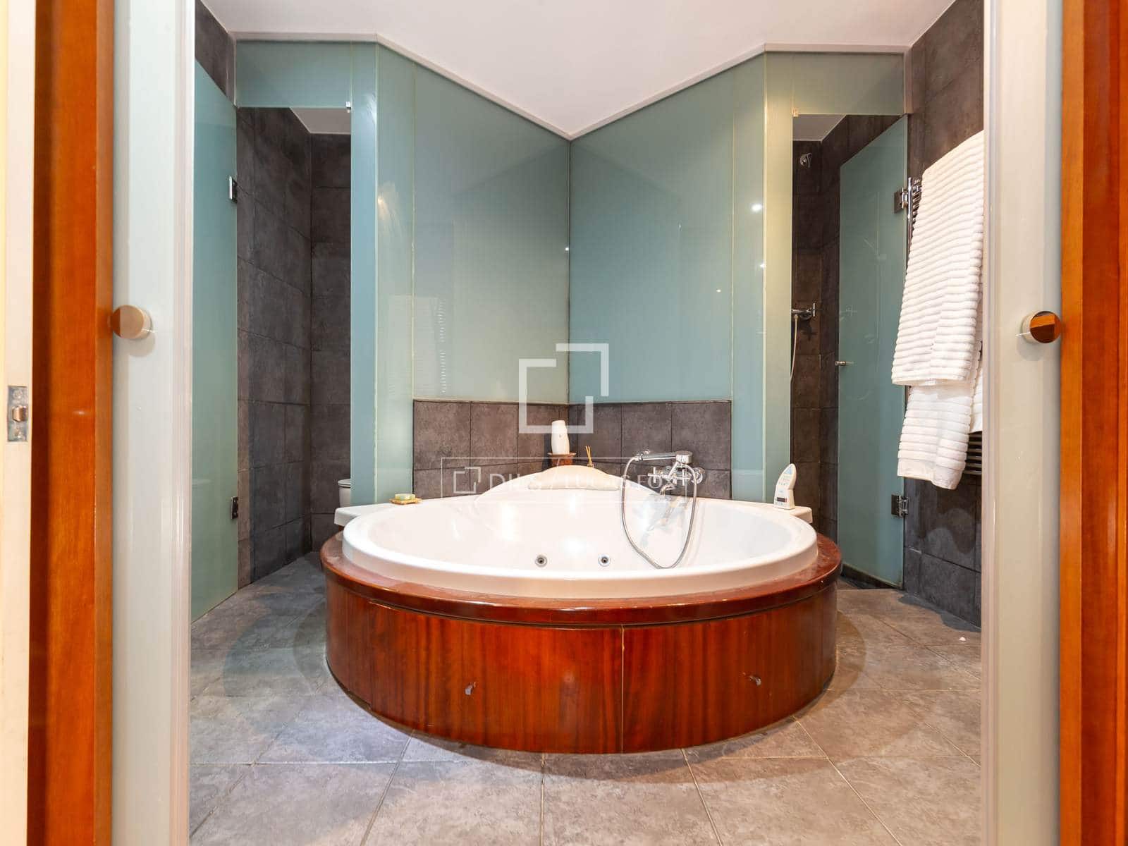 4 bedroom Apartment for sale in Sant Joan Despi with garage - € 780,000 (Ref: 9593109)