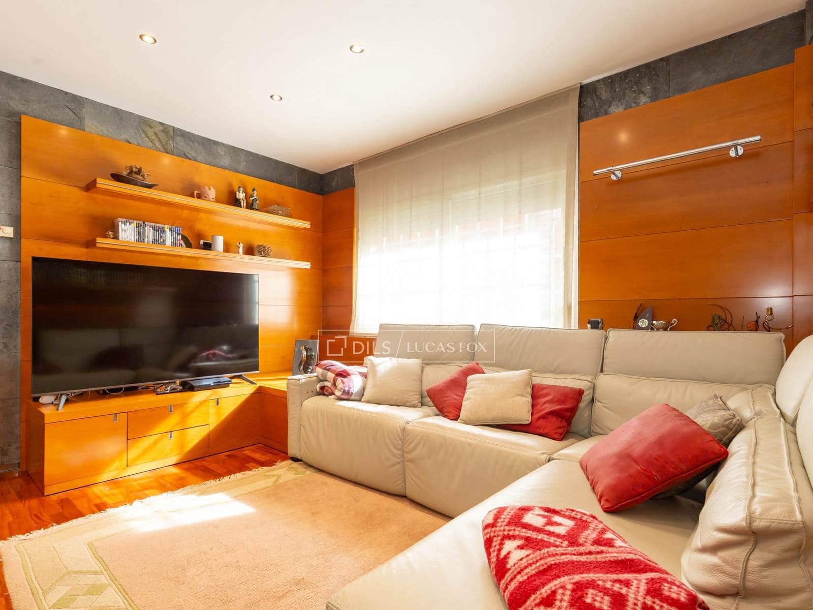 4 bedroom Apartment for sale in Sant Joan Despi with garage - € 780,000 (Ref: 9593109)