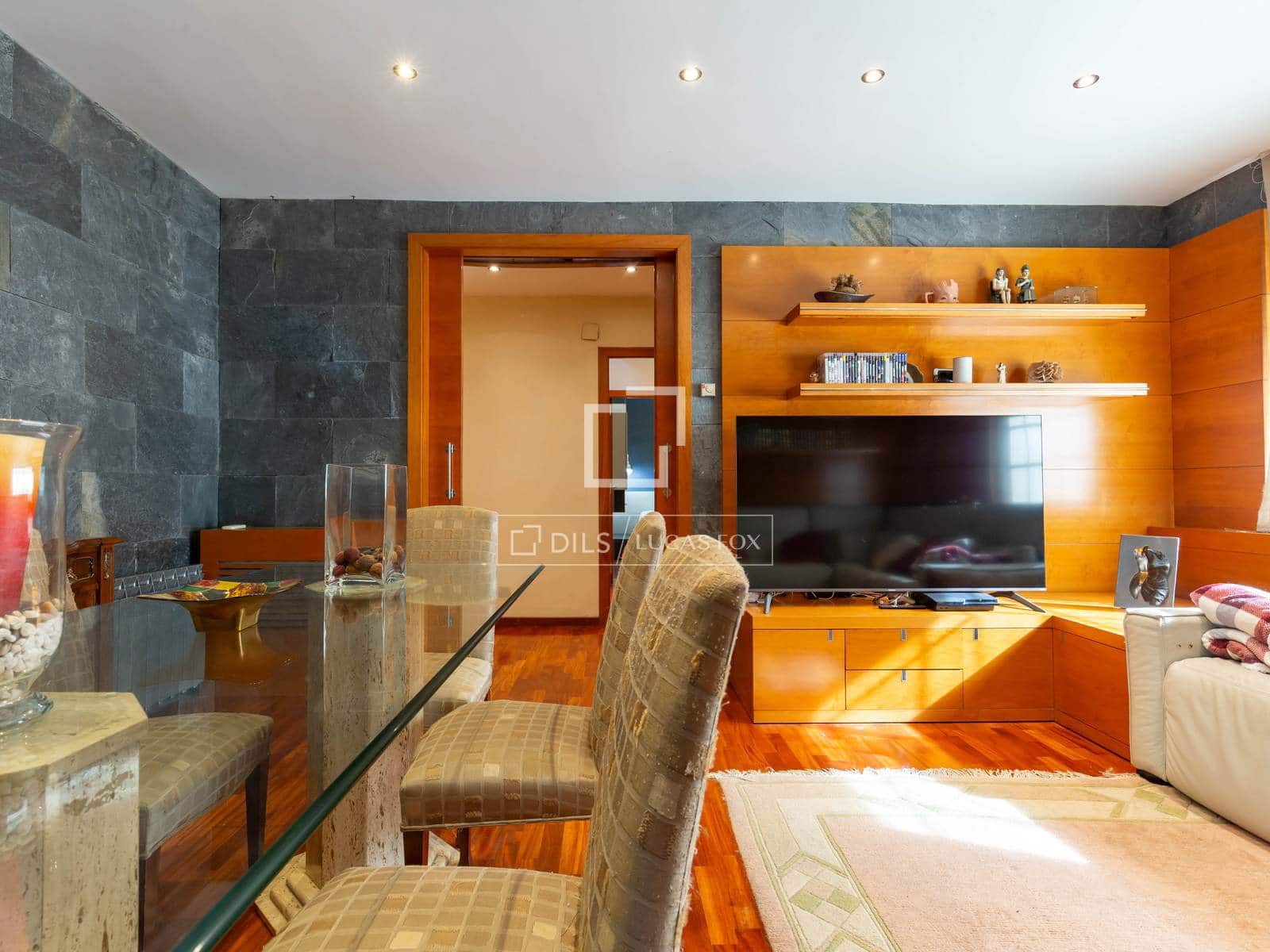 4 bedroom Apartment for sale in Sant Joan Despi with garage - € 780,000 (Ref: 9593109)