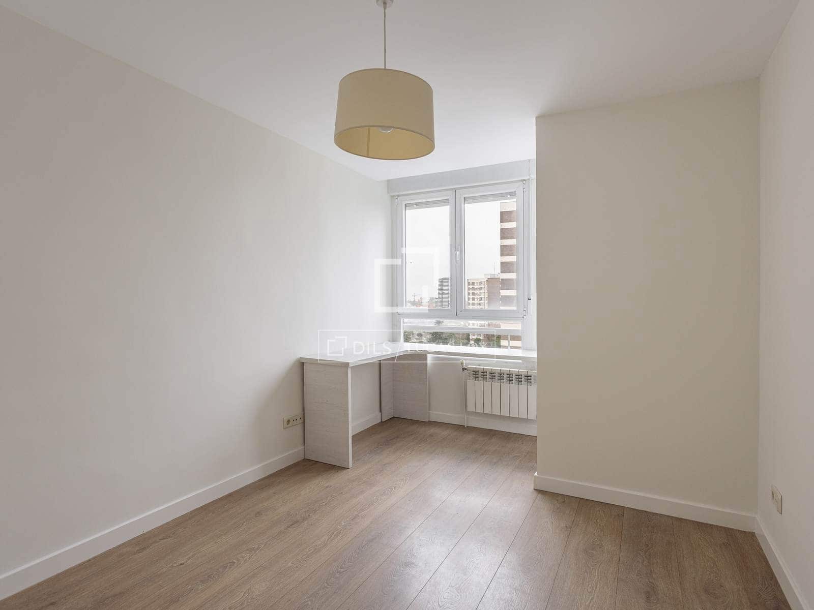 4 slaapkamer Appartement te huur in Madrid stad met garage - € 2.900 (Ref: 9593110)