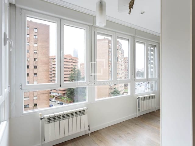 4 slaapkamer Appartement te huur in Madrid stad met garage - € 2.900 (Ref: 9593110)