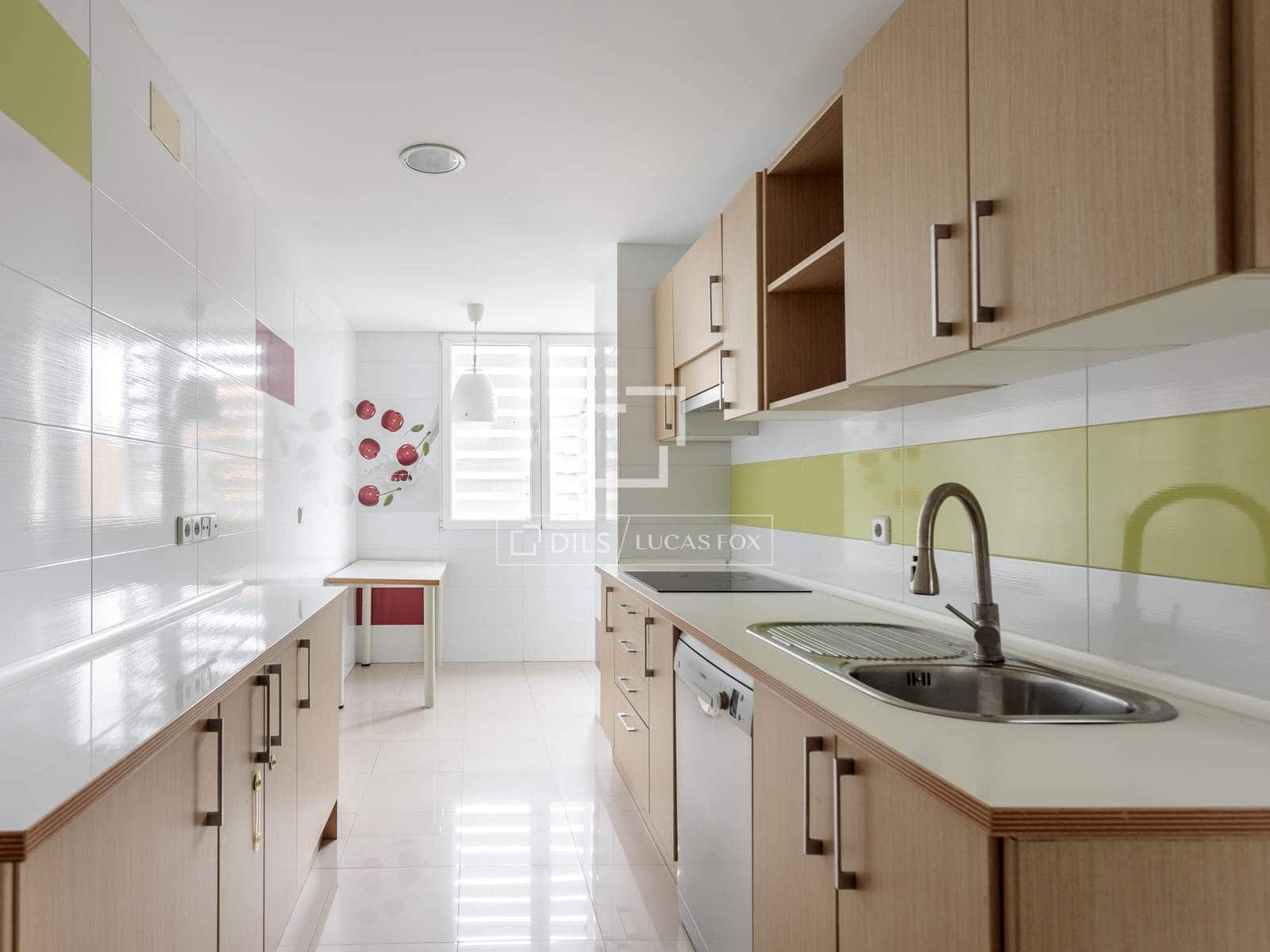 4 slaapkamer Appartement te huur in Madrid stad met garage - € 2.900 (Ref: 9593110)