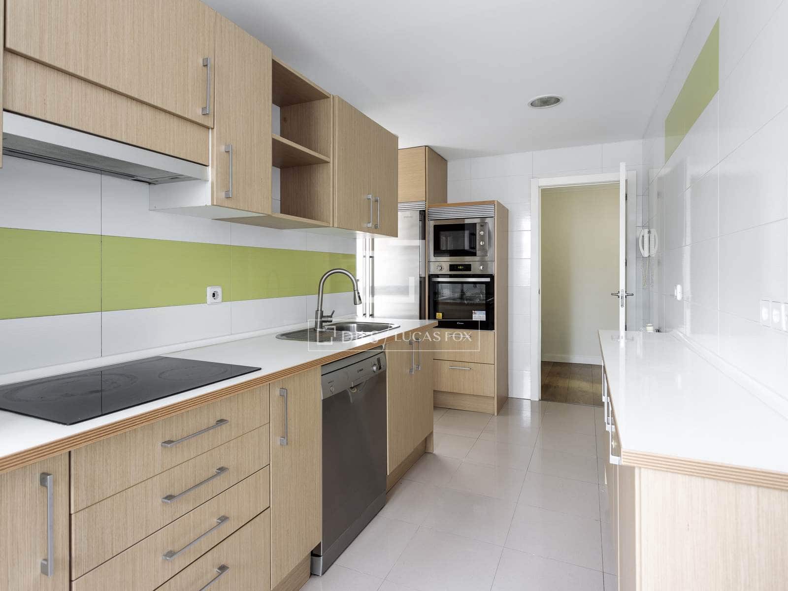 4 slaapkamer Appartement te huur in Madrid stad met garage - € 2.900 (Ref: 9593110)