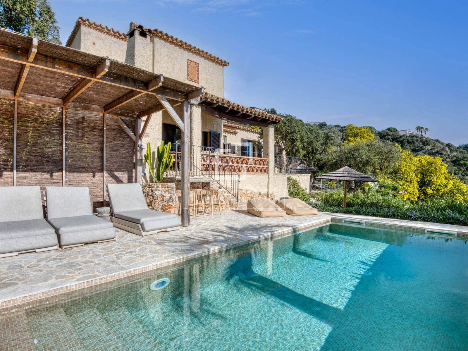 9 makuuhuone Huvila myytävänä paikassa Platja d'Aro mukana uima-altaan 
autotalli - 3 250 000 € (Ref: 9593111)