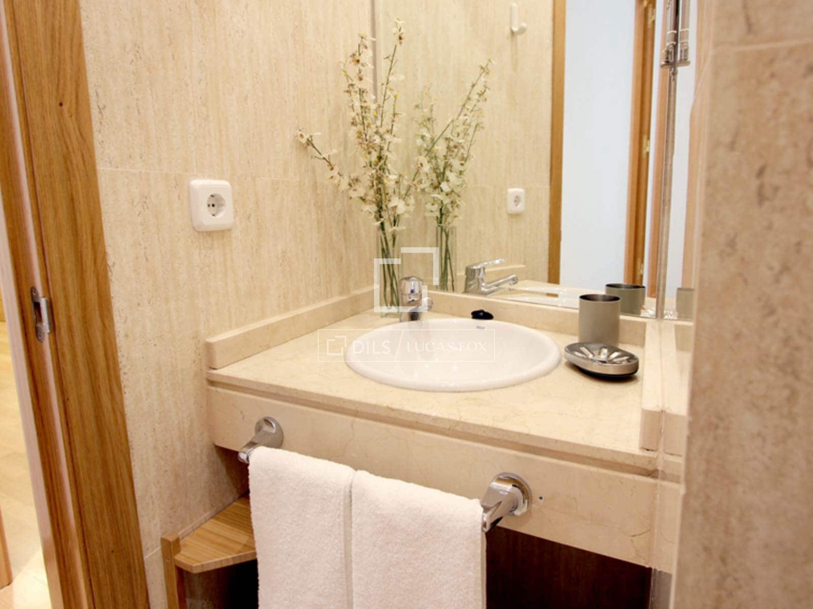 Appartement de 2 chambres à louer à Madrid ville - 4 000 € (Ref: 9593201)