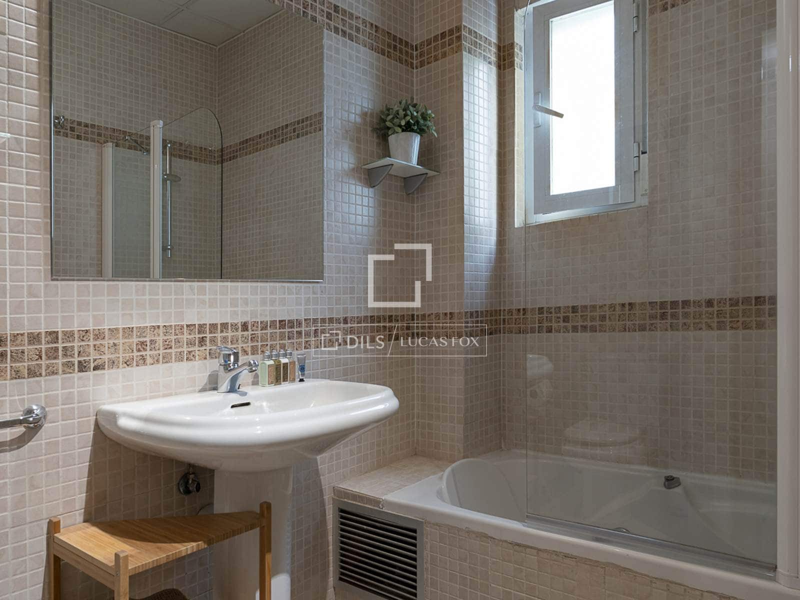 Appartement de 2 chambres à louer à Madrid ville - 4 000 € (Ref: 9593201)