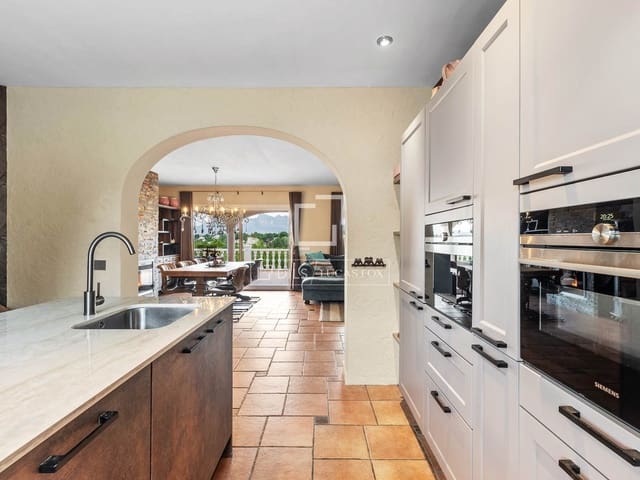 5 makuuhuone Huvila myytävänä paikassa Altea mukana uima-altaan 
autotalli - 949 000 € (Ref: 9593203)