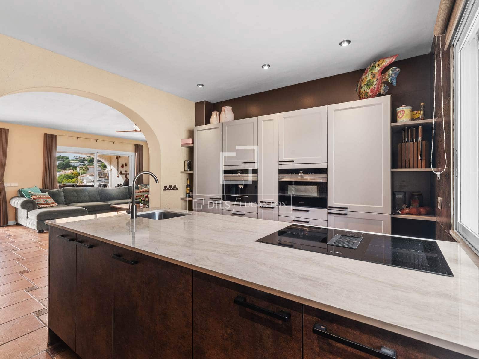 5 makuuhuone Huvila myytävänä paikassa Altea mukana uima-altaan 
autotalli - 949 000 € (Ref: 9593203)