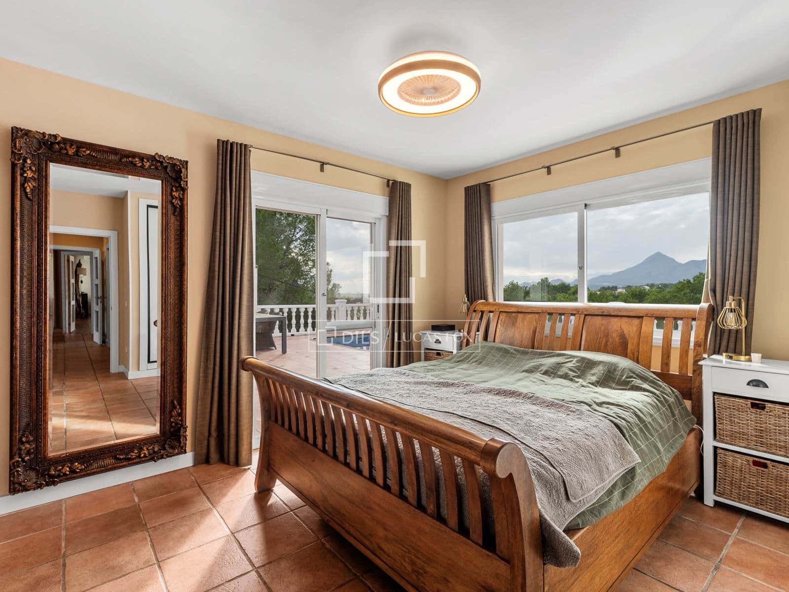 5 makuuhuone Huvila myytävänä paikassa Altea mukana uima-altaan 
autotalli - 949 000 € (Ref: 9593203)