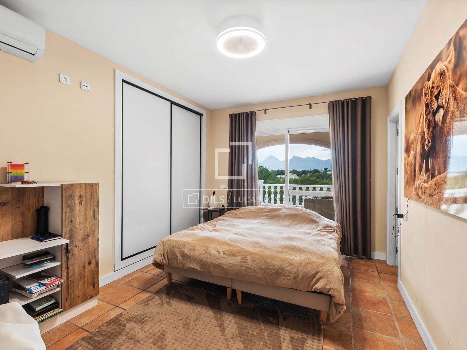 5 makuuhuone Huvila myytävänä paikassa Altea mukana uima-altaan 
autotalli - 949 000 € (Ref: 9593203)