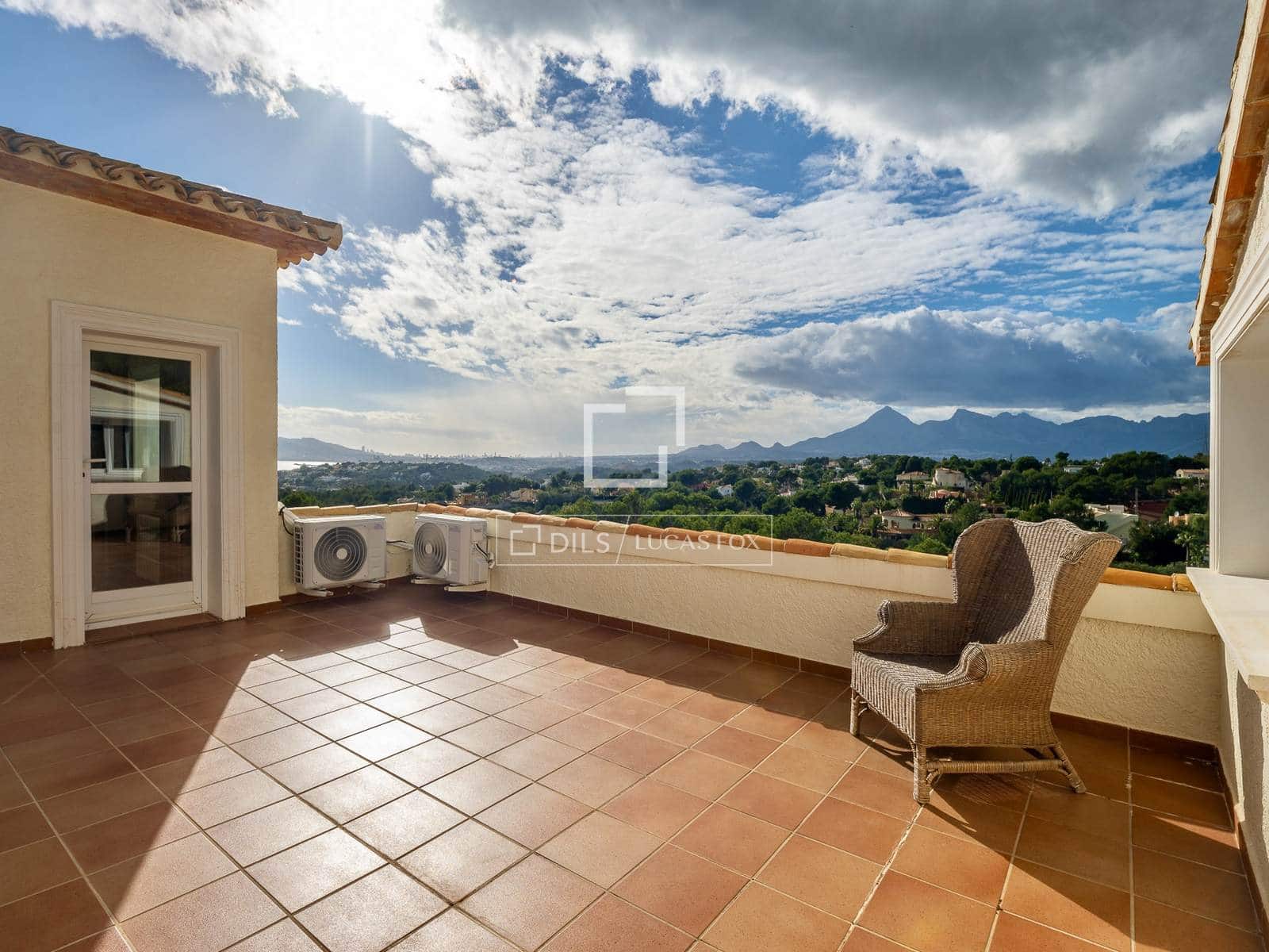 5 makuuhuone Huvila myytävänä paikassa Altea mukana uima-altaan 
autotalli - 949 000 € (Ref: 9593203)