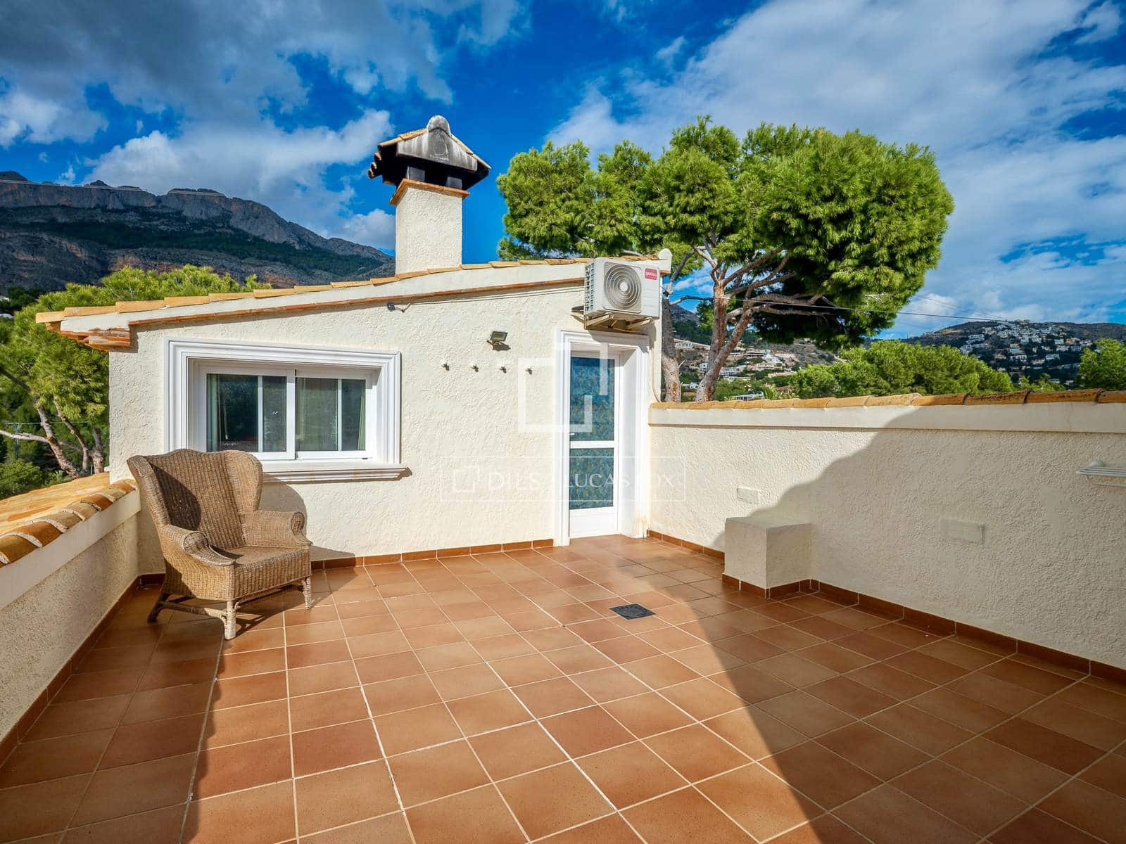 5 makuuhuone Huvila myytävänä paikassa Altea mukana uima-altaan 
autotalli - 949 000 € (Ref: 9593203)