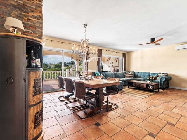 5 makuuhuone Huvila myytävänä paikassa Altea mukana uima-altaan 
autotalli - 949 000 € (Ref: 9593203)