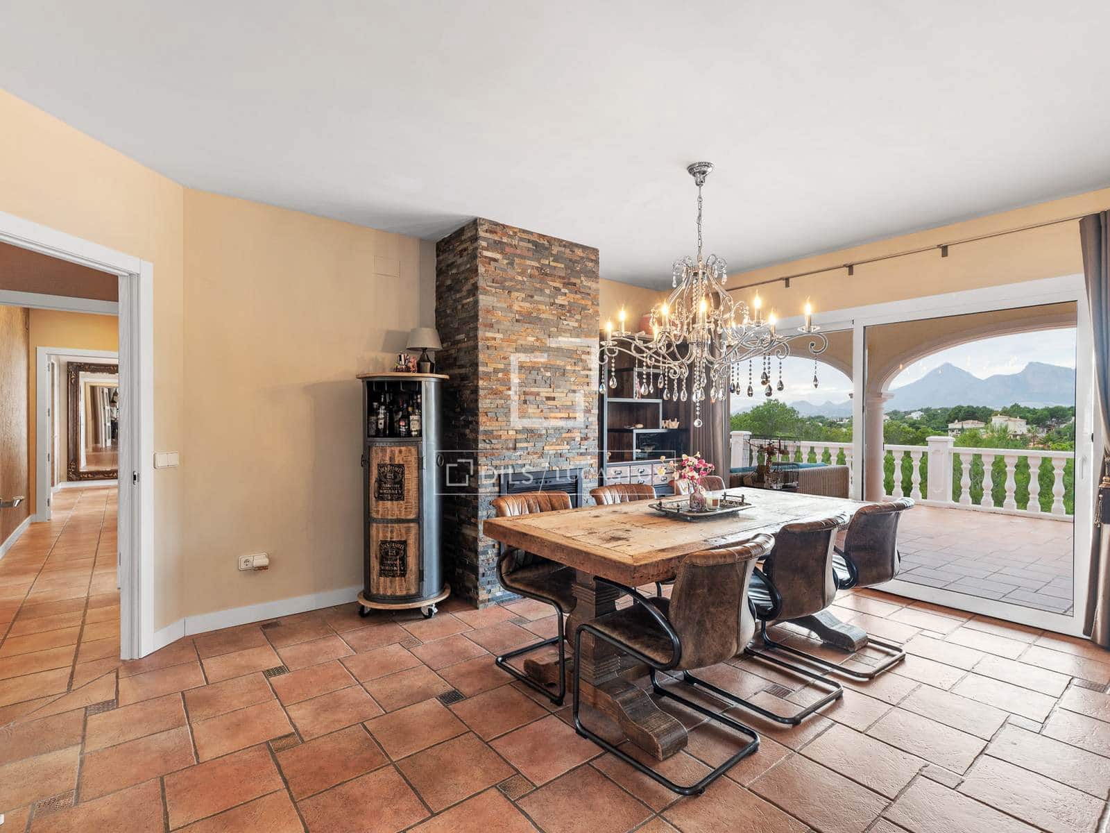 5 makuuhuone Huvila myytävänä paikassa Altea mukana uima-altaan 
autotalli - 949 000 € (Ref: 9593203)