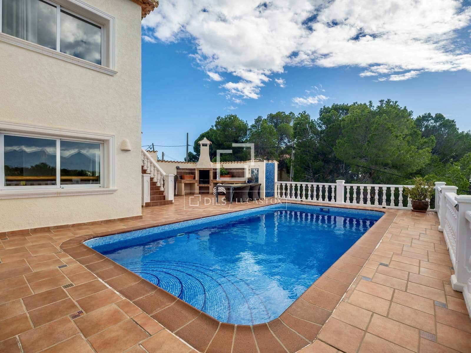 5 makuuhuone Huvila myytävänä paikassa Altea mukana uima-altaan 
autotalli - 949 000 € (Ref: 9593203)