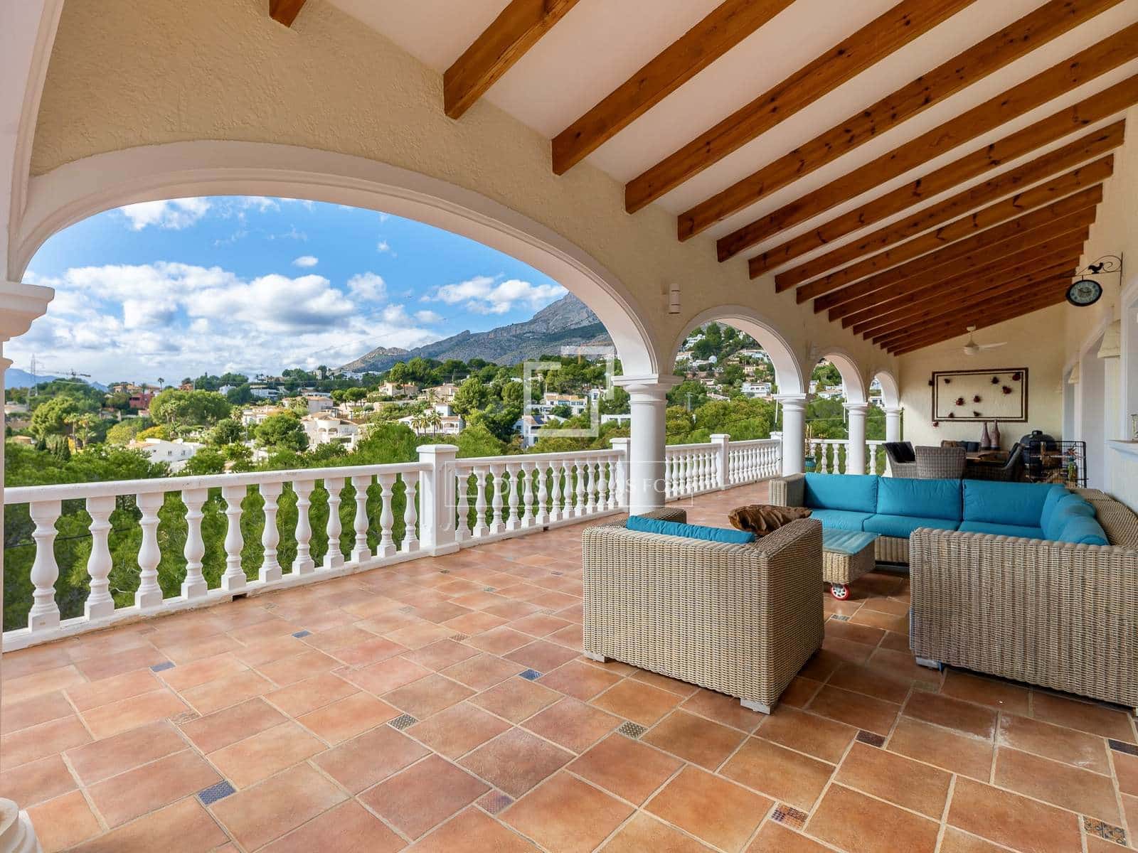 5 makuuhuone Huvila myytävänä paikassa Altea mukana uima-altaan 
autotalli - 949 000 € (Ref: 9593203)