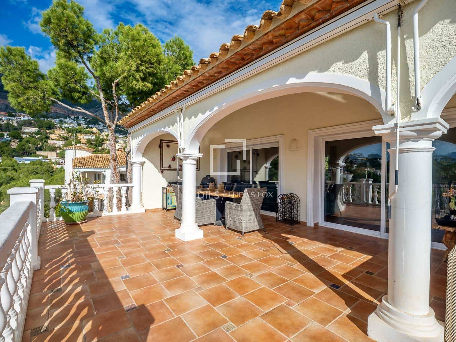 5 makuuhuone Huvila myytävänä paikassa Altea mukana uima-altaan 
autotalli - 949 000 € (Ref: 9593203)