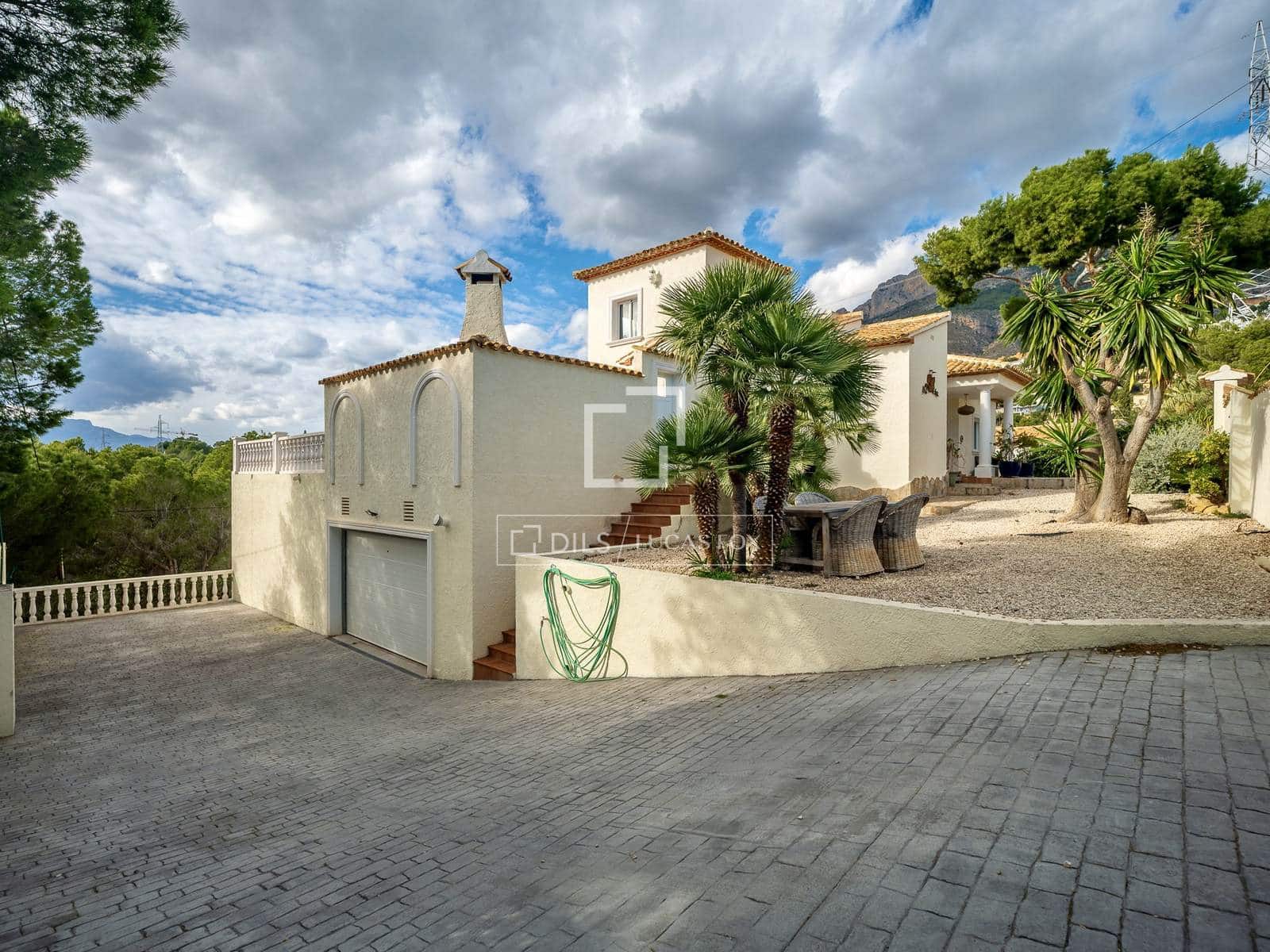 5 makuuhuone Huvila myytävänä paikassa Altea mukana uima-altaan 
autotalli - 949 000 € (Ref: 9593203)