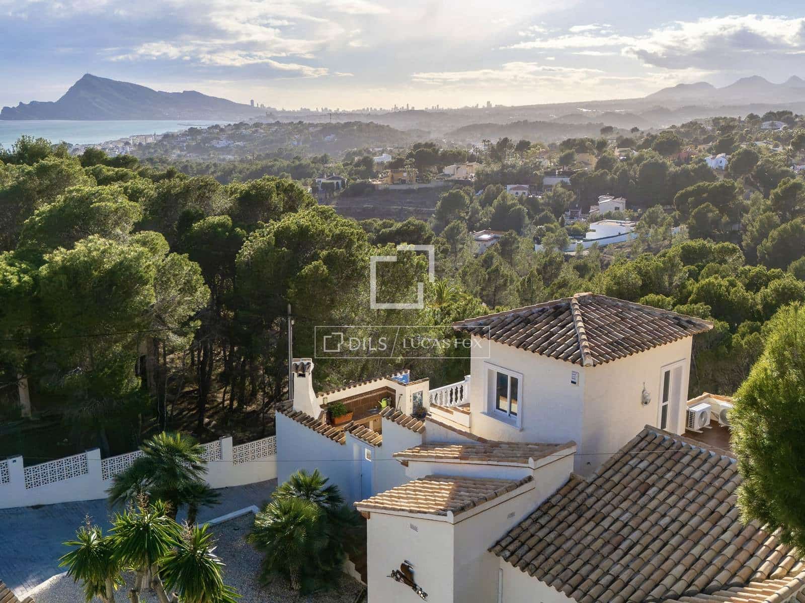 5 makuuhuone Huvila myytävänä paikassa Altea mukana uima-altaan 
autotalli - 949 000 € (Ref: 9593203)