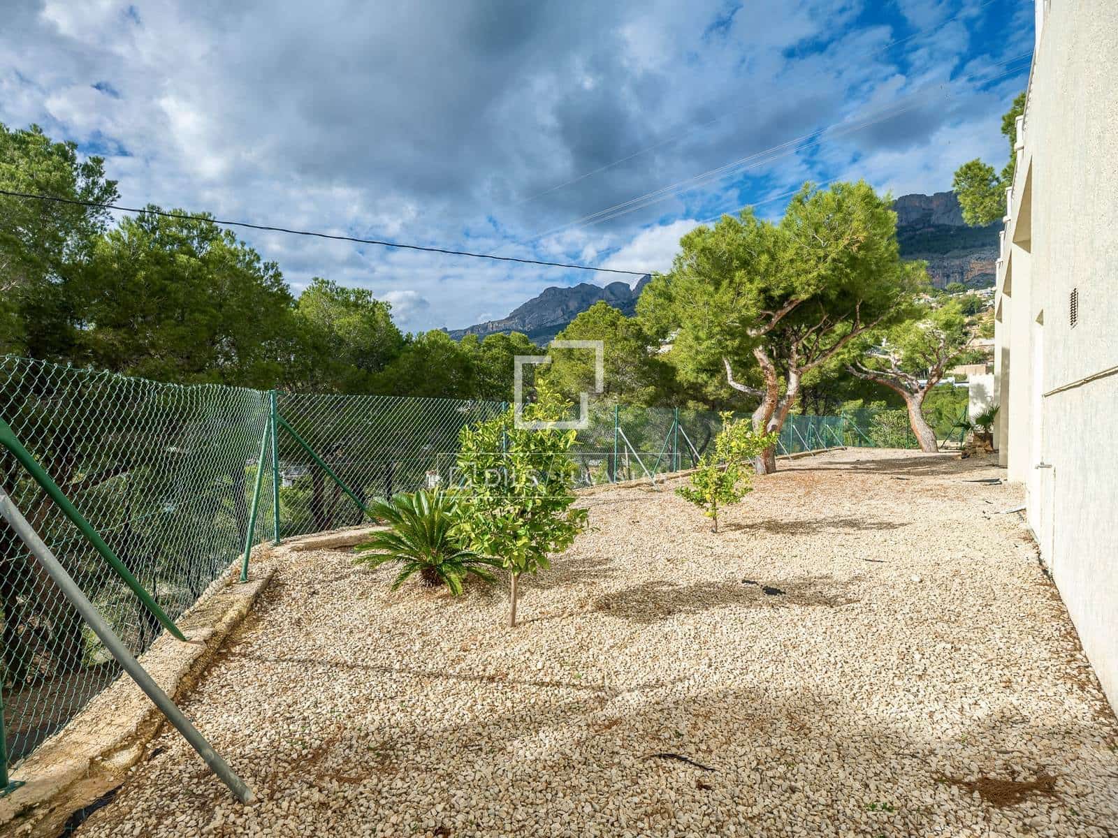 5 makuuhuone Huvila myytävänä paikassa Altea mukana uima-altaan 
autotalli - 949 000 € (Ref: 9593203)