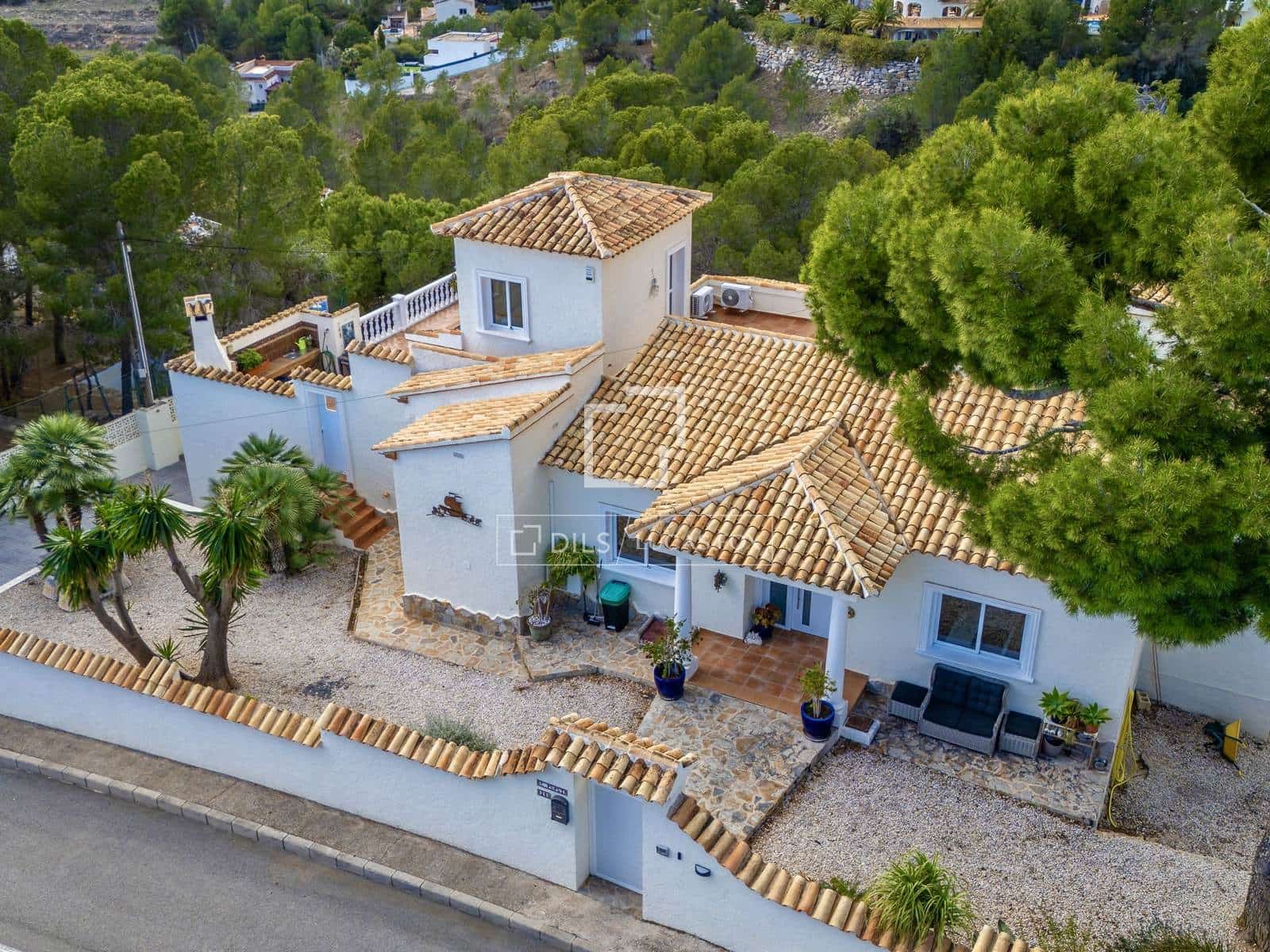 5 makuuhuone Huvila myytävänä paikassa Altea mukana uima-altaan 
autotalli - 949 000 € (Ref: 9593203)