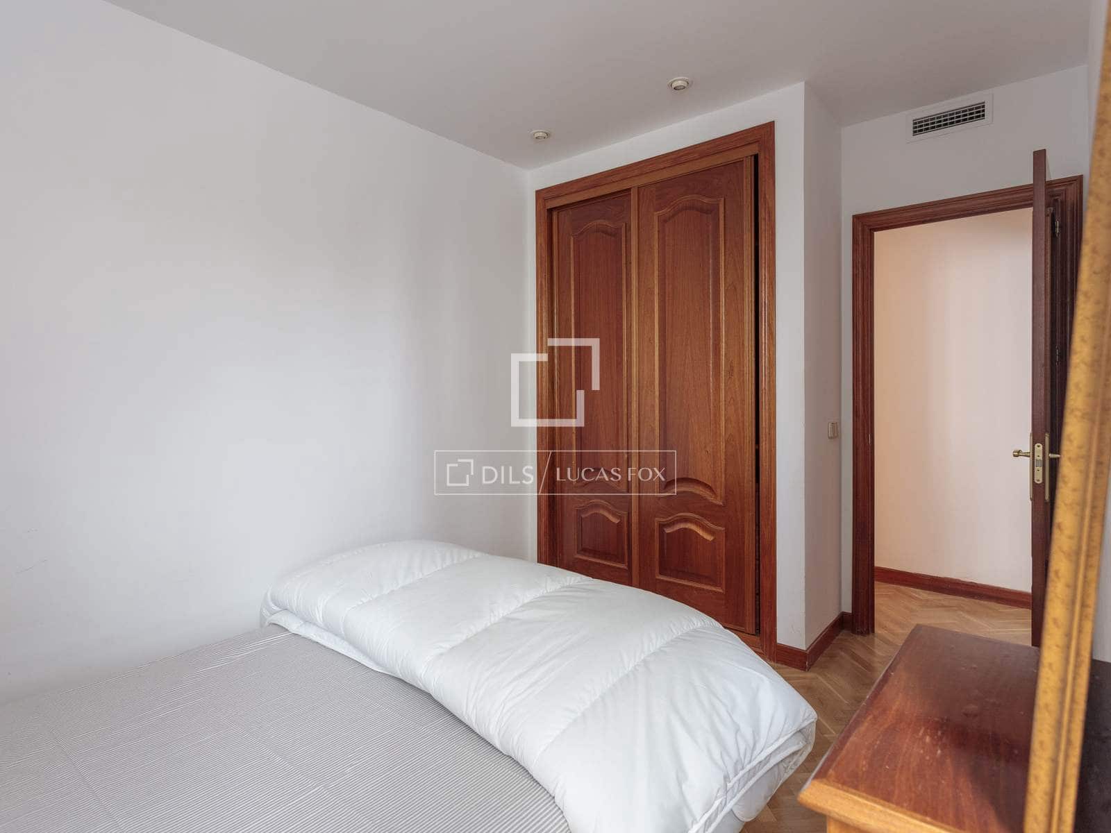 3 slaapkamer Appartement te huur in Madrid stad - € 2.800 (Ref: 9593204)