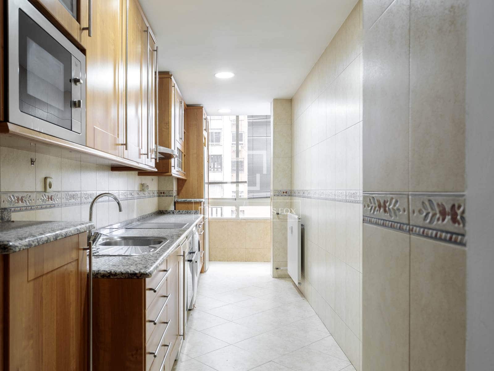 3 slaapkamer Appartement te huur in Madrid stad - € 2.800 (Ref: 9593204)