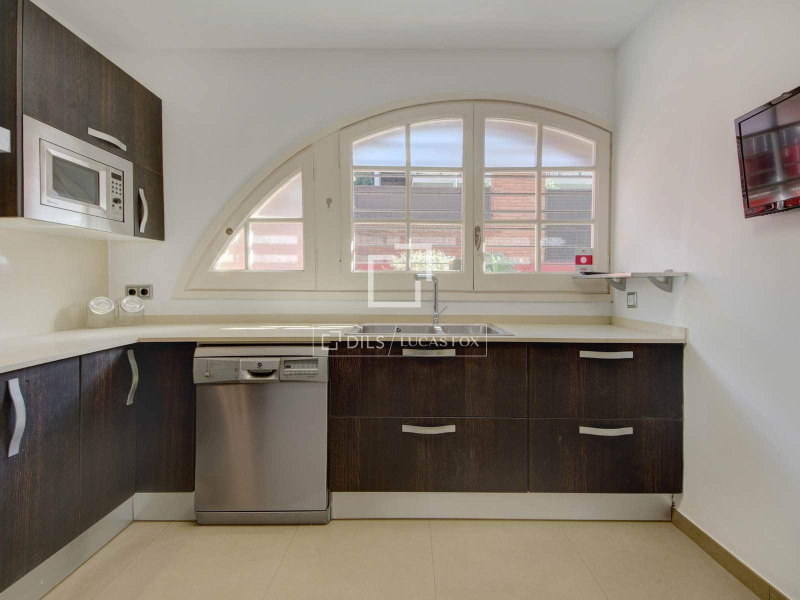 4 slaapkamer Villa te huur in Esplugues de Llobregat met zwembad garage - € 4.100 (Ref: 9593207)