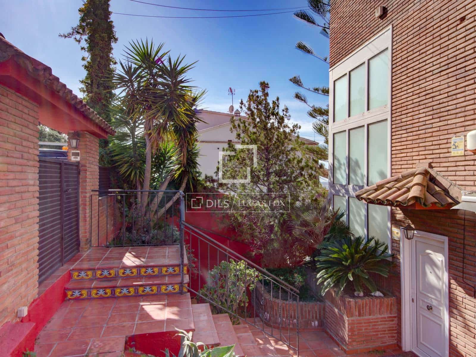 4 slaapkamer Villa te huur in Esplugues de Llobregat met zwembad garage - € 4.100 (Ref: 9593207)