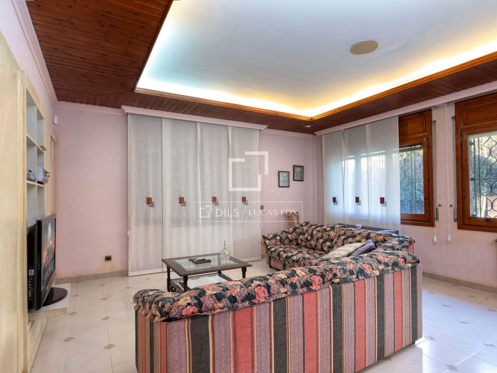 5 makuuhuone Huvila myytävänä paikassa Lloret de Mar mukana uima-altaan 
autotalli - 3 000 000 € (Ref: 9596844)