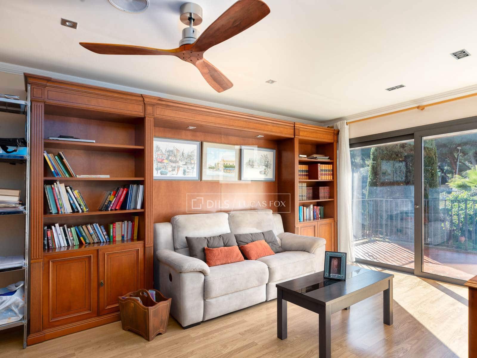 5 makuuhuone Huvila myytävänä paikassa Lloret de Mar mukana uima-altaan 
autotalli - 3 000 000 € (Ref: 9596844)