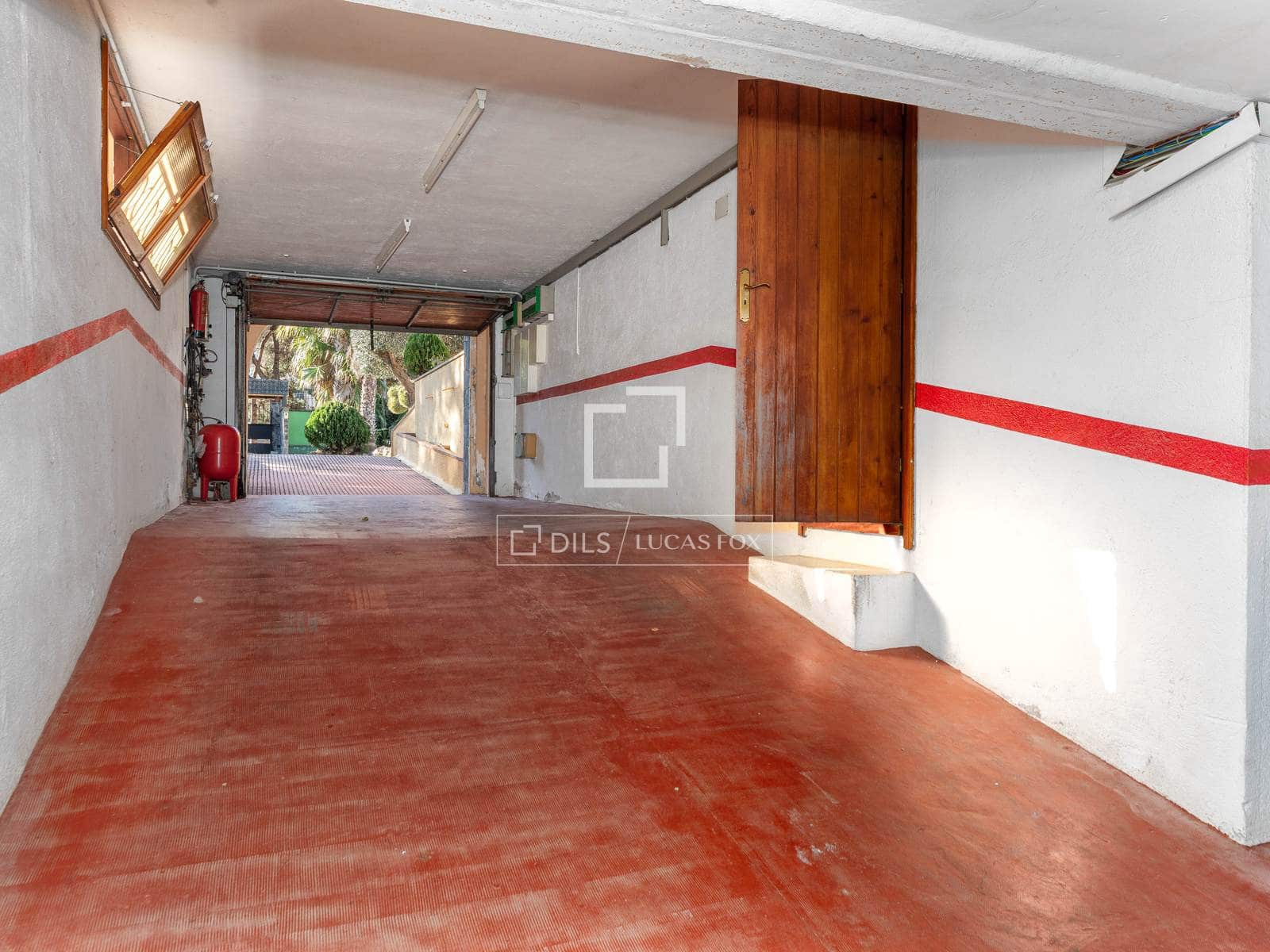 5 makuuhuone Huvila myytävänä paikassa Lloret de Mar mukana uima-altaan 
autotalli - 3 000 000 € (Ref: 9596844)