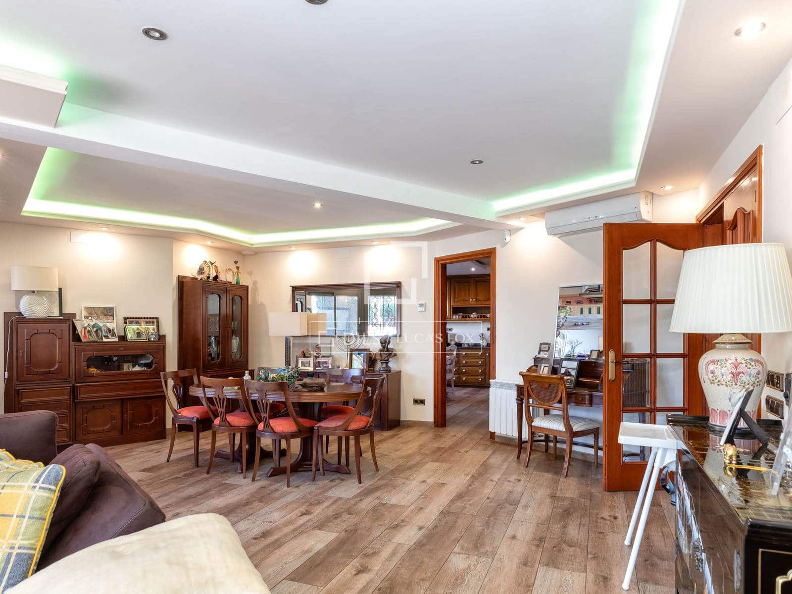 5 makuuhuone Huvila myytävänä paikassa Lloret de Mar mukana uima-altaan 
autotalli - 3 000 000 € (Ref: 9596844)