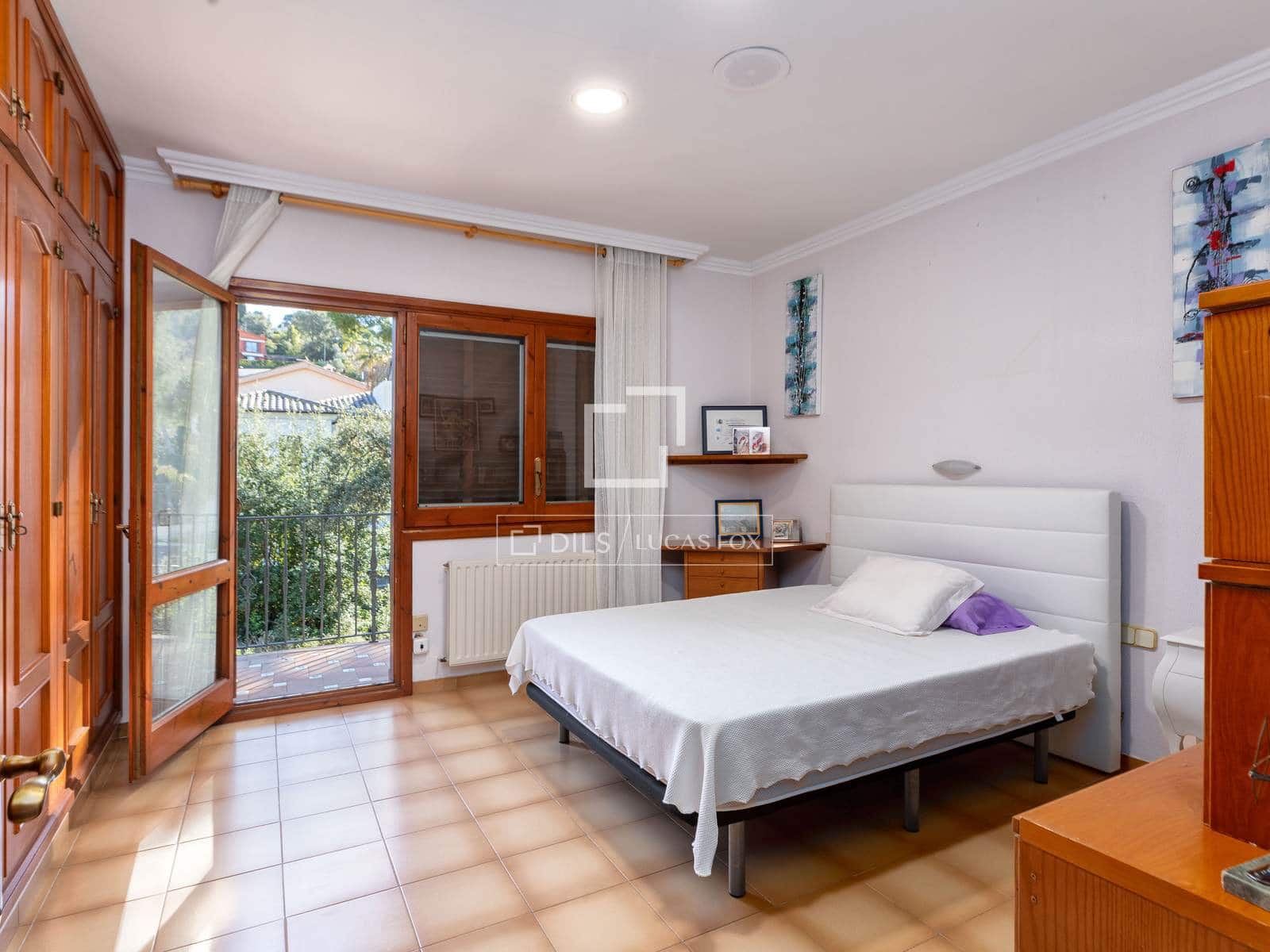 5 makuuhuone Huvila myytävänä paikassa Lloret de Mar mukana uima-altaan 
autotalli - 3 000 000 € (Ref: 9596844)