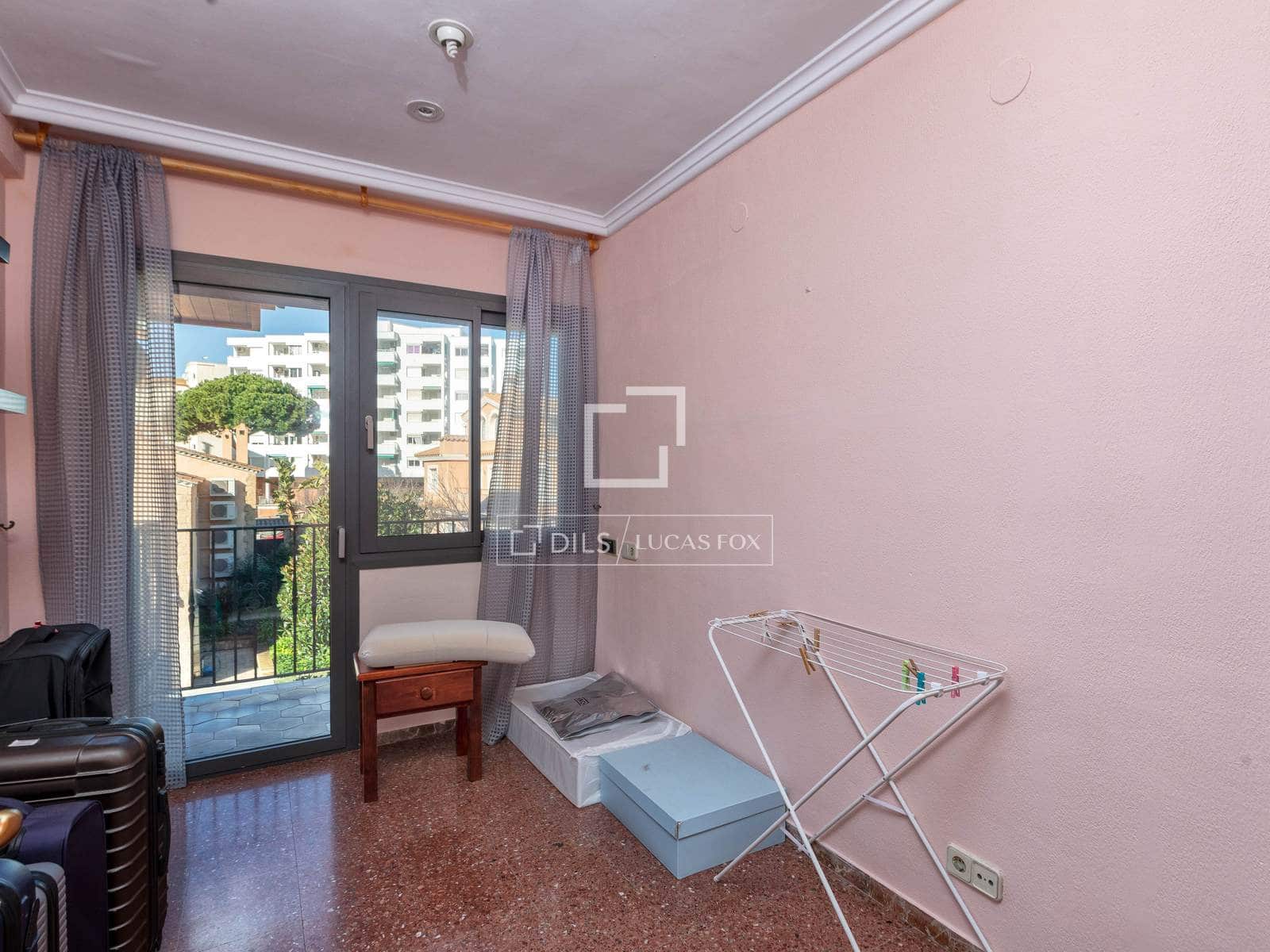 5 makuuhuone Huvila myytävänä paikassa Lloret de Mar mukana uima-altaan 
autotalli - 3 000 000 € (Ref: 9596844)