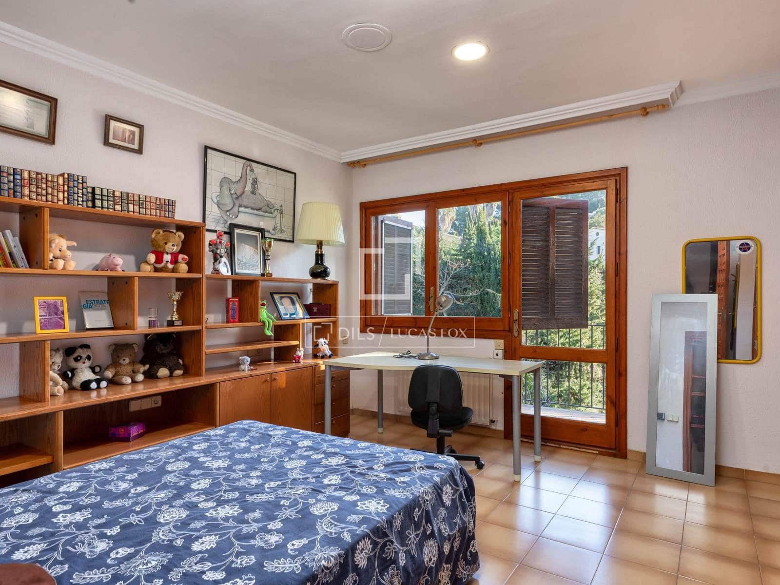 5 makuuhuone Huvila myytävänä paikassa Lloret de Mar mukana uima-altaan 
autotalli - 3 000 000 € (Ref: 9596844)