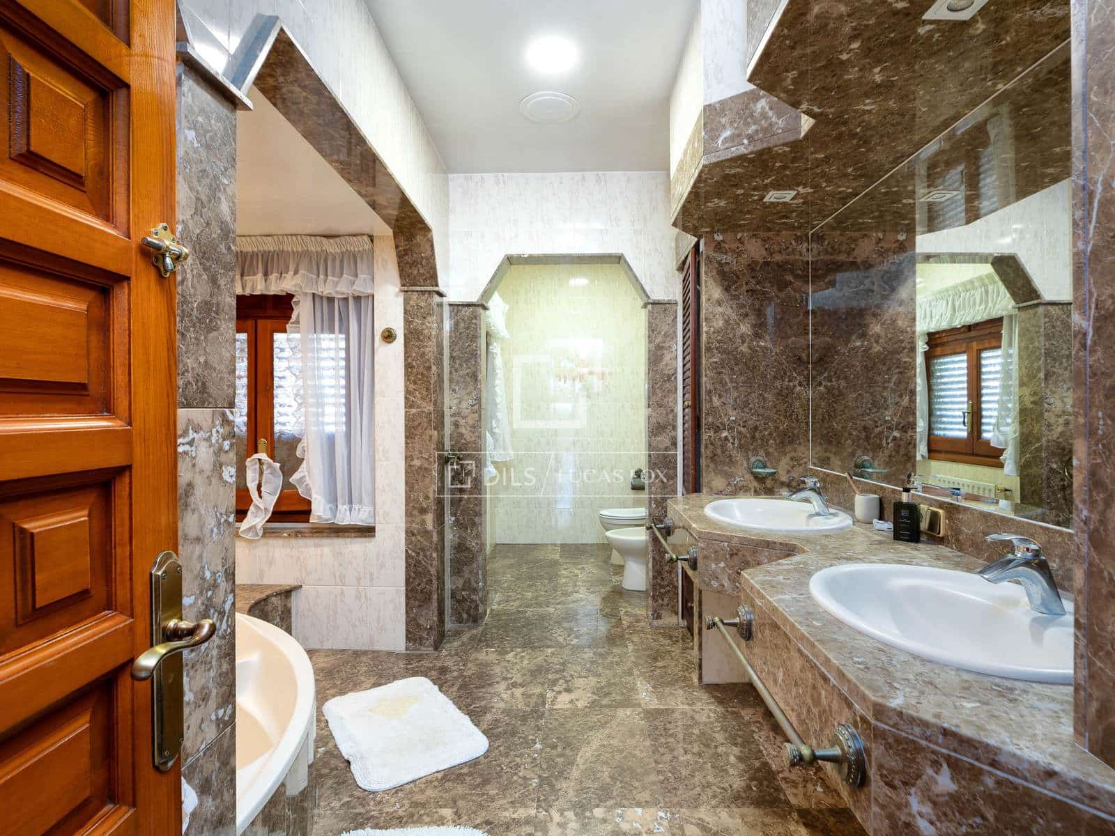 5 makuuhuone Huvila myytävänä paikassa Lloret de Mar mukana uima-altaan 
autotalli - 3 000 000 € (Ref: 9596844)