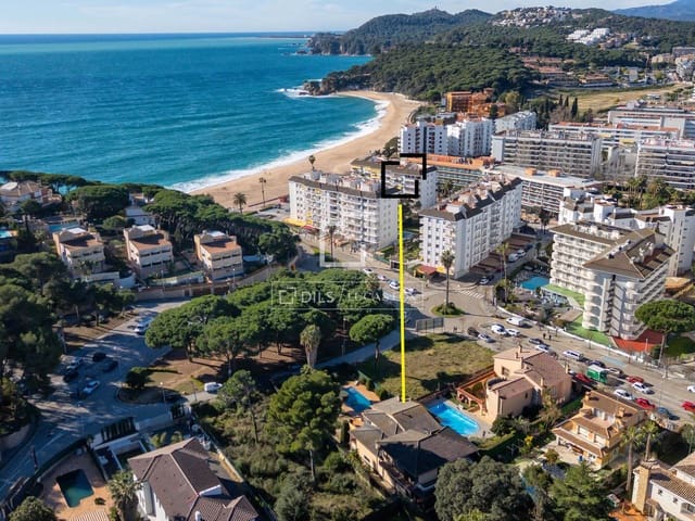 5 makuuhuone Huvila myytävänä paikassa Lloret de Mar mukana uima-altaan 
autotalli - 3 000 000 € (Ref: 9596844)