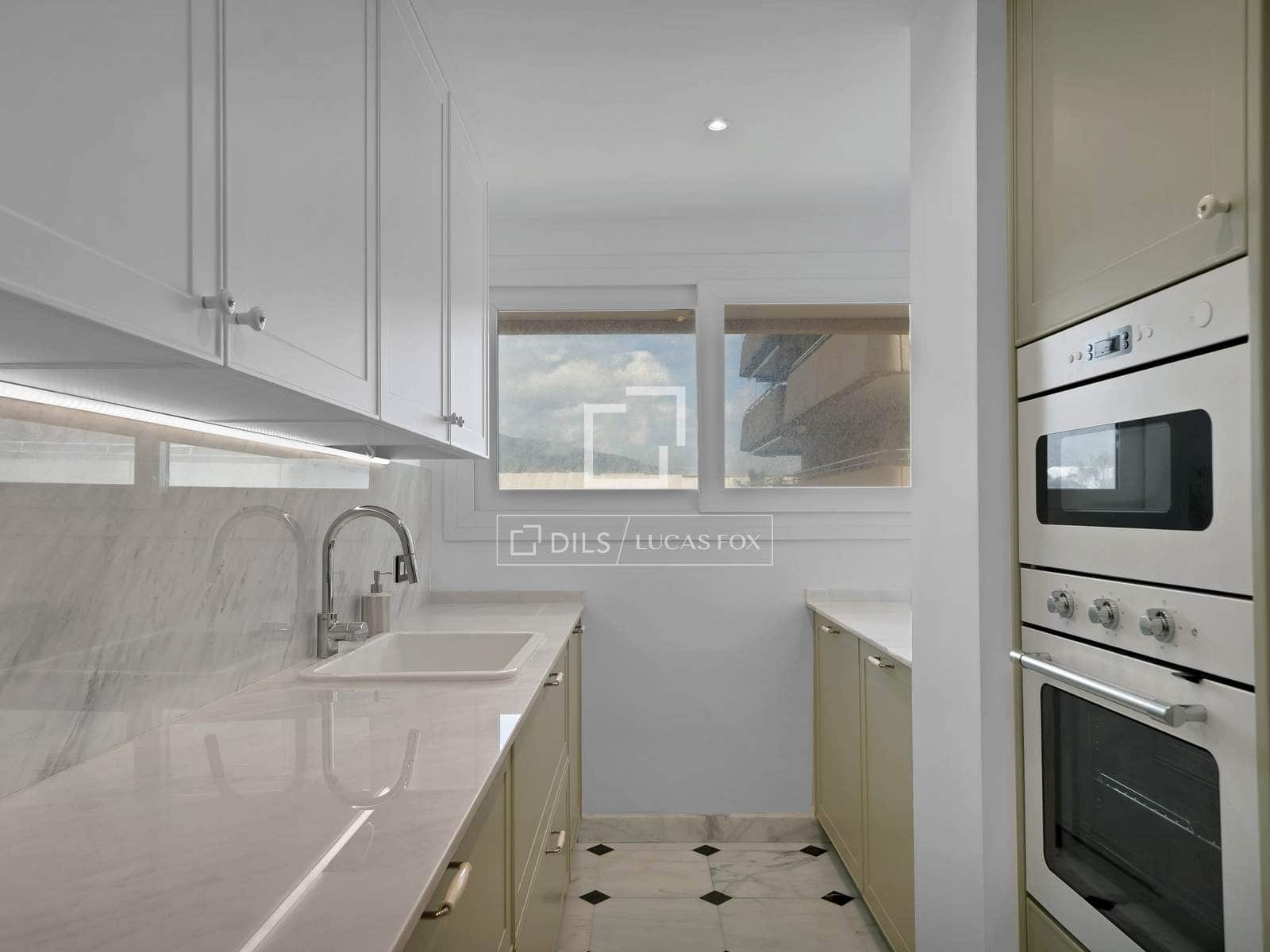 Apartamento de 3 habitaciones en Marbella en venta con piscina garaje - 1.195.000 € (Ref: 9598178)