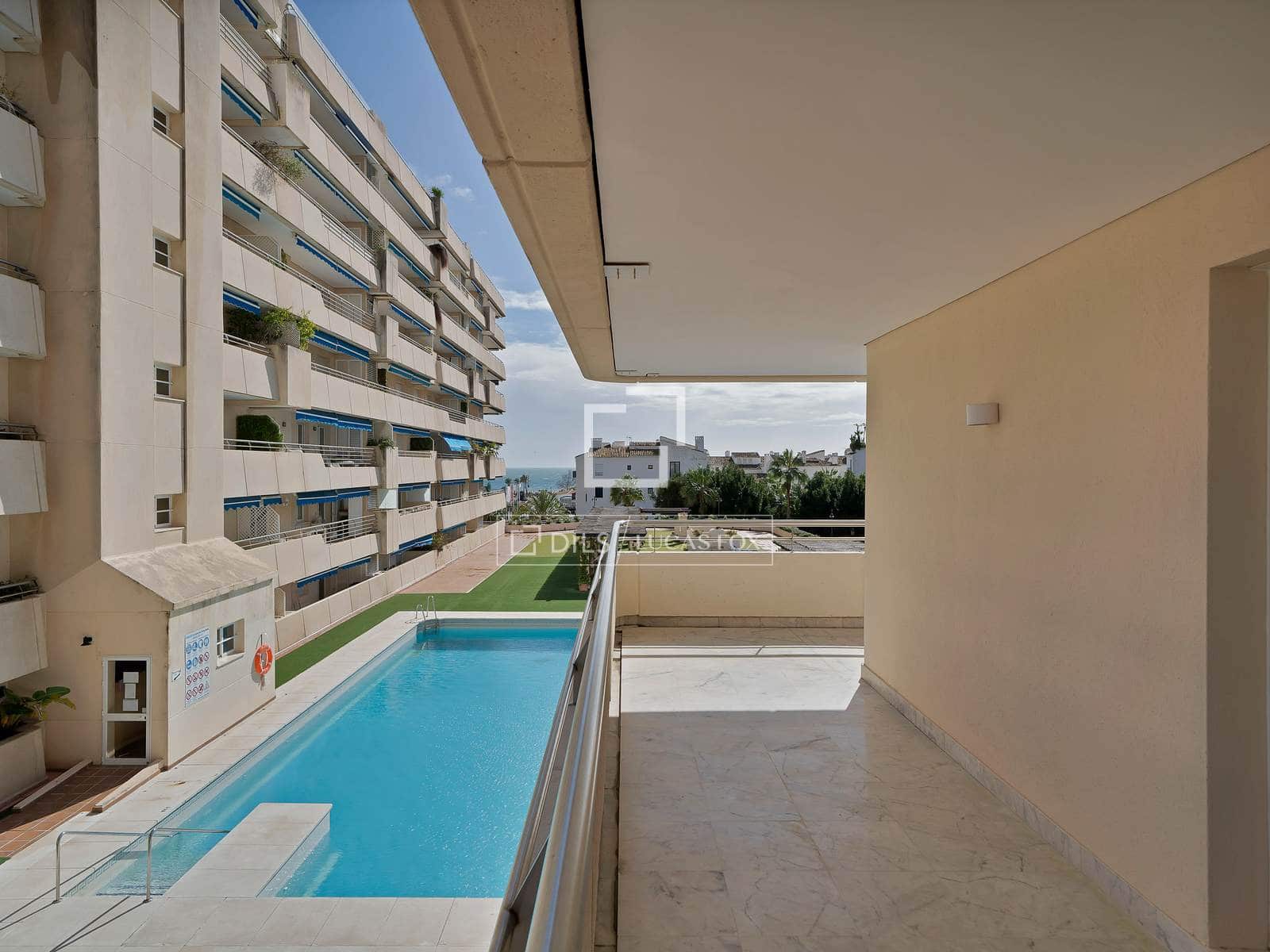 Apartamento de 3 habitaciones en Marbella en venta con piscina garaje - 1.195.000 € (Ref: 9598178)