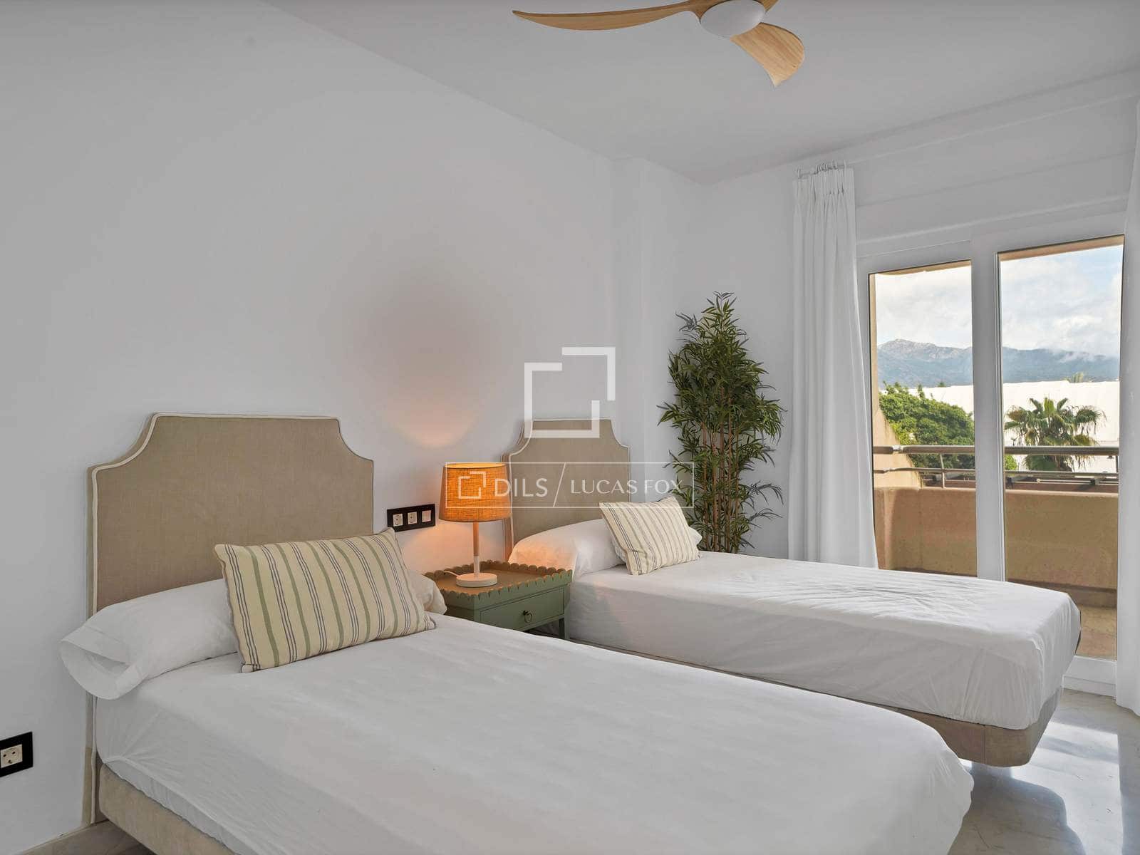 Apartamento de 3 habitaciones en Marbella en venta con piscina garaje - 1.195.000 € (Ref: 9598178)