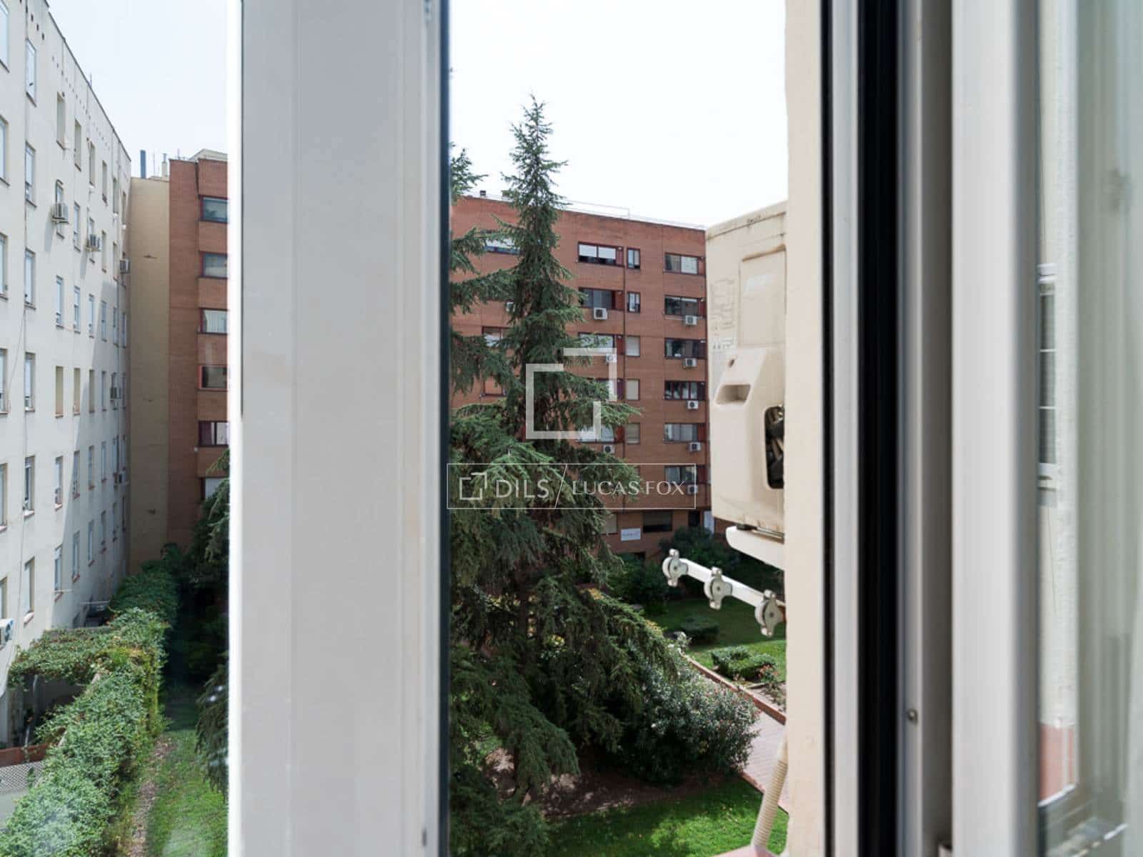 2 slaapkamer Appartement te huur in Madrid stad - € 3.400 (Ref: 9598327)