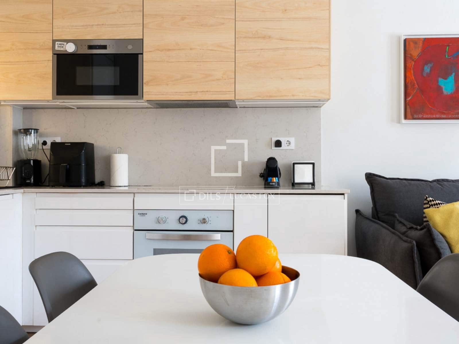 2 slaapkamer Appartement te huur in Madrid stad - € 3.400 (Ref: 9598327)