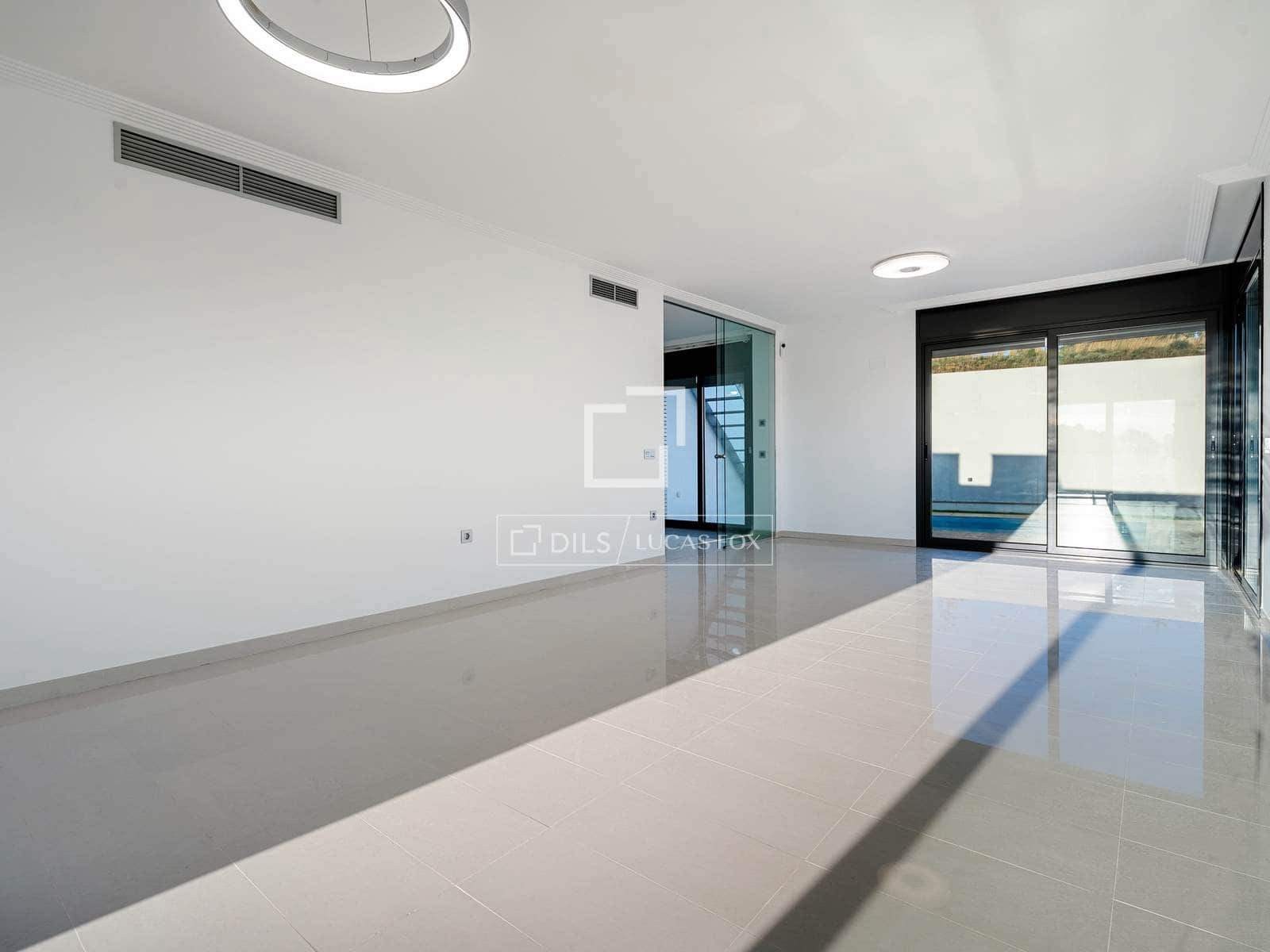4 chambre Villa/Maison à vendre à Castellvell del Camp avec piscine garage - 575 000 € (Ref: 9598459)