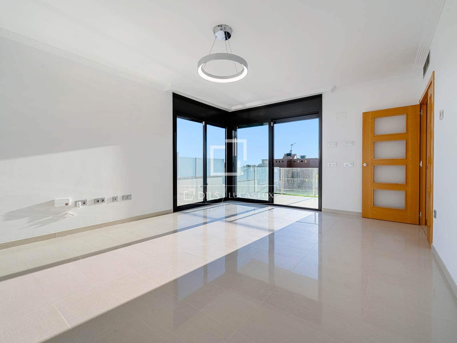 4 chambre Villa/Maison à vendre à Castellvell del Camp avec piscine garage - 575 000 € (Ref: 9598459)