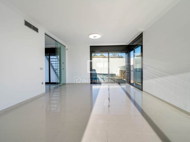 4 chambre Villa/Maison à vendre à Castellvell del Camp avec piscine garage - 575 000 € (Ref: 9598459)